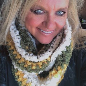 Chunky infinity scarf